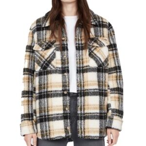 VOLCOM WOMEN’S SILENT SHERPA JACKET COLOR HAZELNUT SIZE XS METAL BADGE AT CHEST